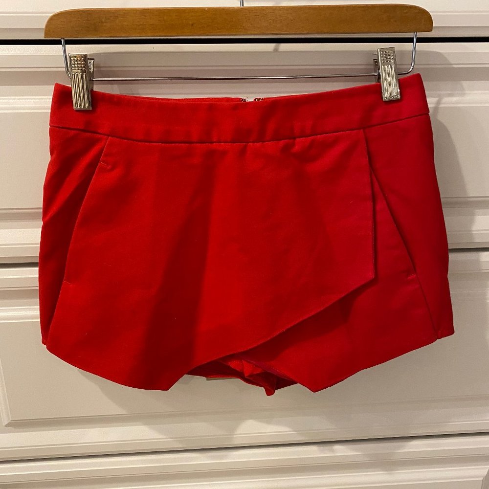 Express red skort